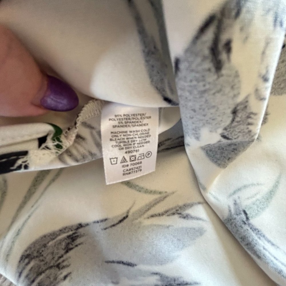 Ann Taylor White with black/grey/green flowers blouse Size S - Picture 7 of 8